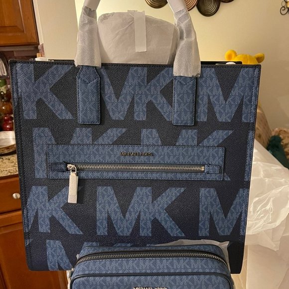 Michael Kors Kelly Tote and Makeup Bag main image 4